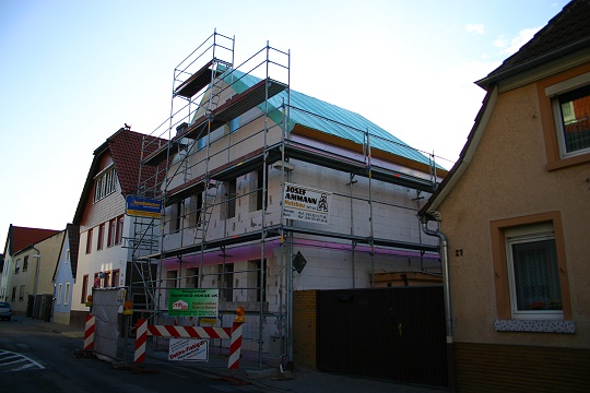 Das Dach ist zu (Totale)